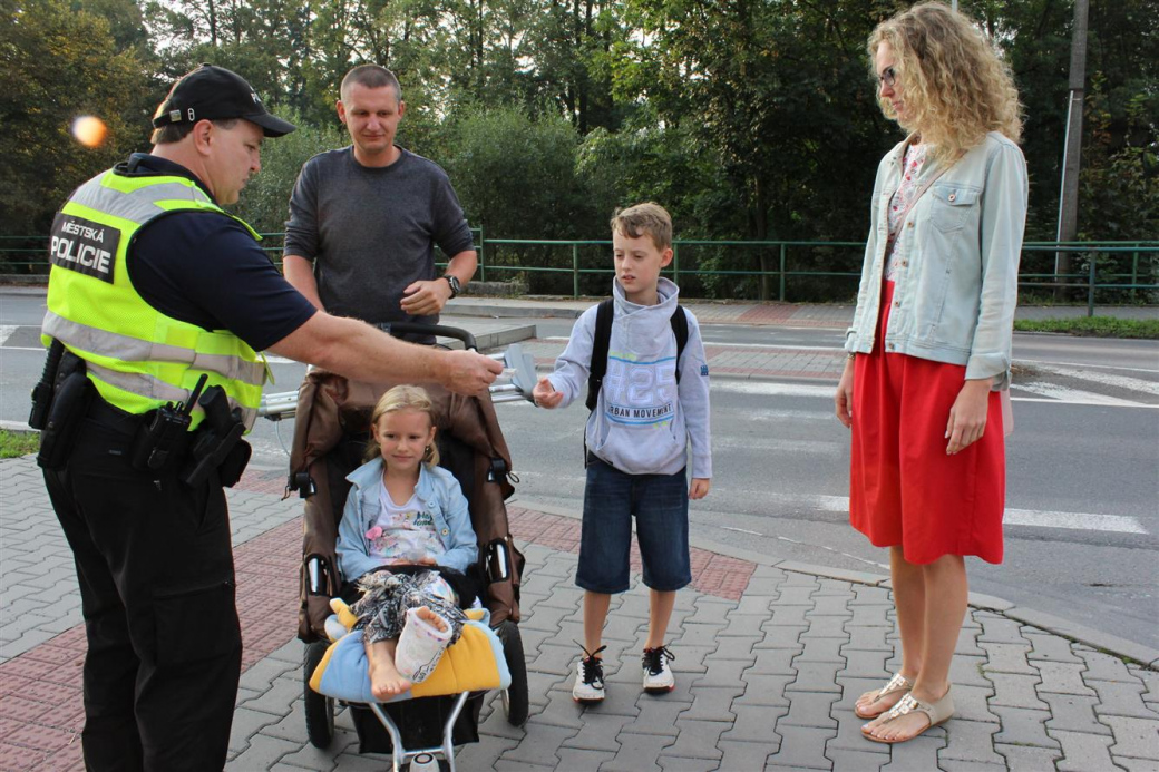 Strážníci i policisté opět na přechodech