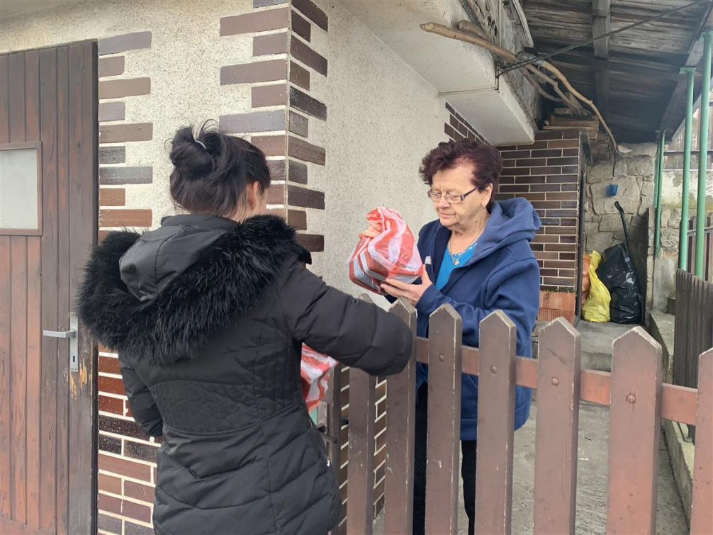 Štědrovečerní večeře pro seniory sklidily nevídaný úspěch, rozvezlo se 475 porcí