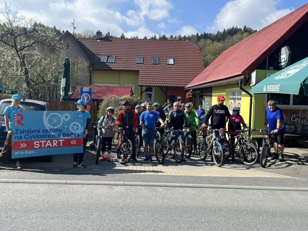 Sezona na rožnovské Cyklostezce Bečva odstartovala ve velkém: Dorazilo přes 500 cyklistů