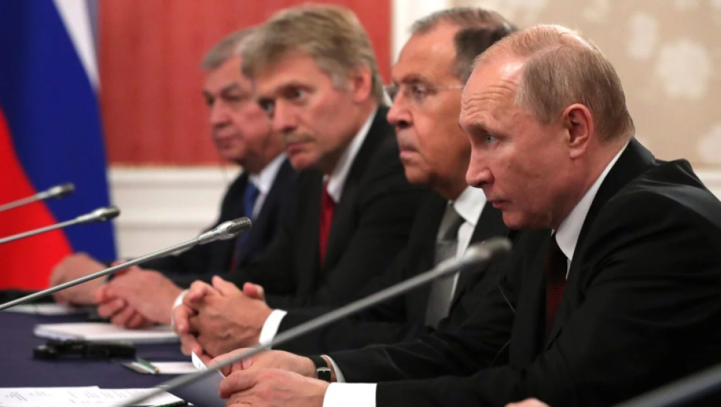 Jednat s Rusy je jako pozvat si domů opilce v deliriu. Nejdřív blábolí nesmysly a pak vám rozfláká obývák