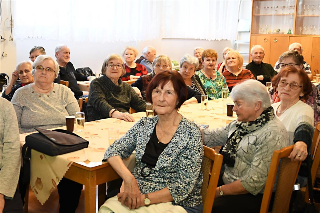 Senioři si připomněli, jak se chovat na silnici i mimo ni