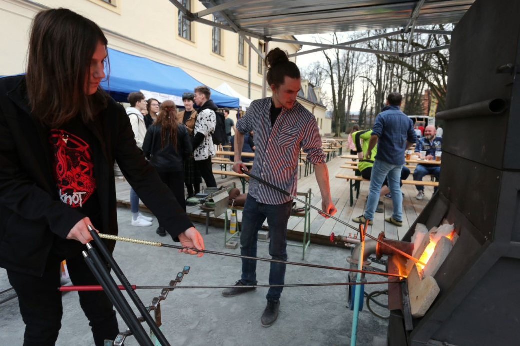 Do Valašského Meziříčí na tradiční Sklářské kouzlení