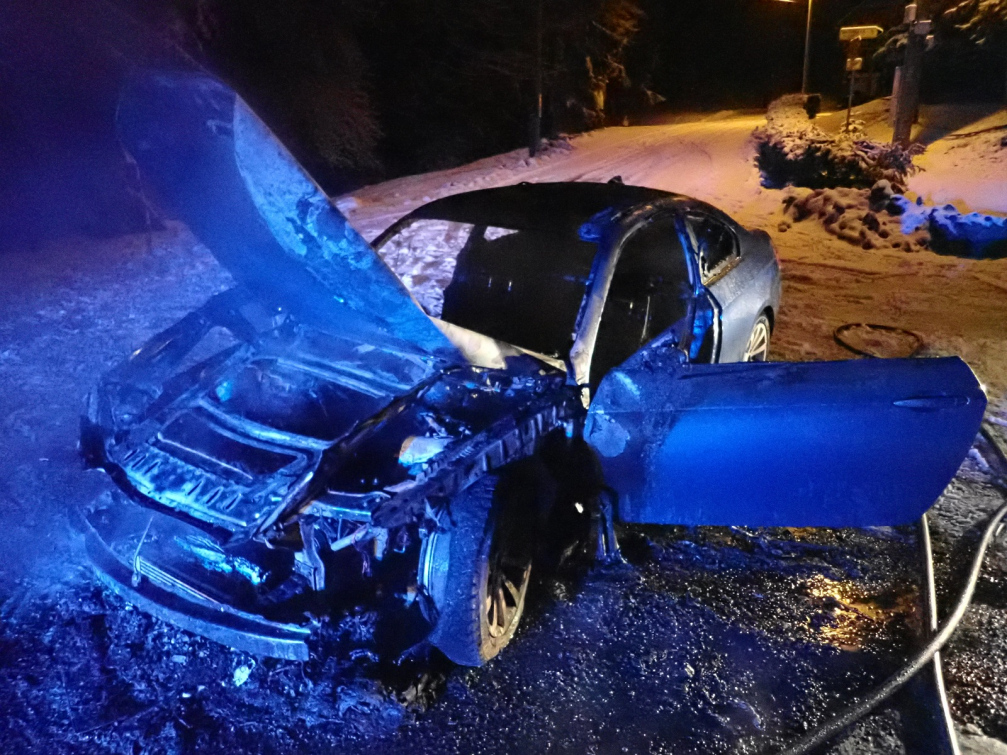 U požáru osobního automobilu na Soláni zasahovaly dvě jednotky hasičů