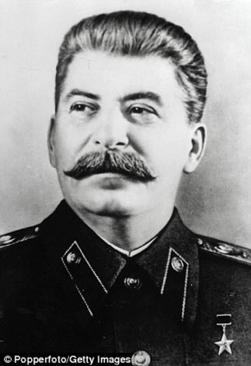 Rusko zbožňováním masového vraha vykazuje rysy nacistického Německa