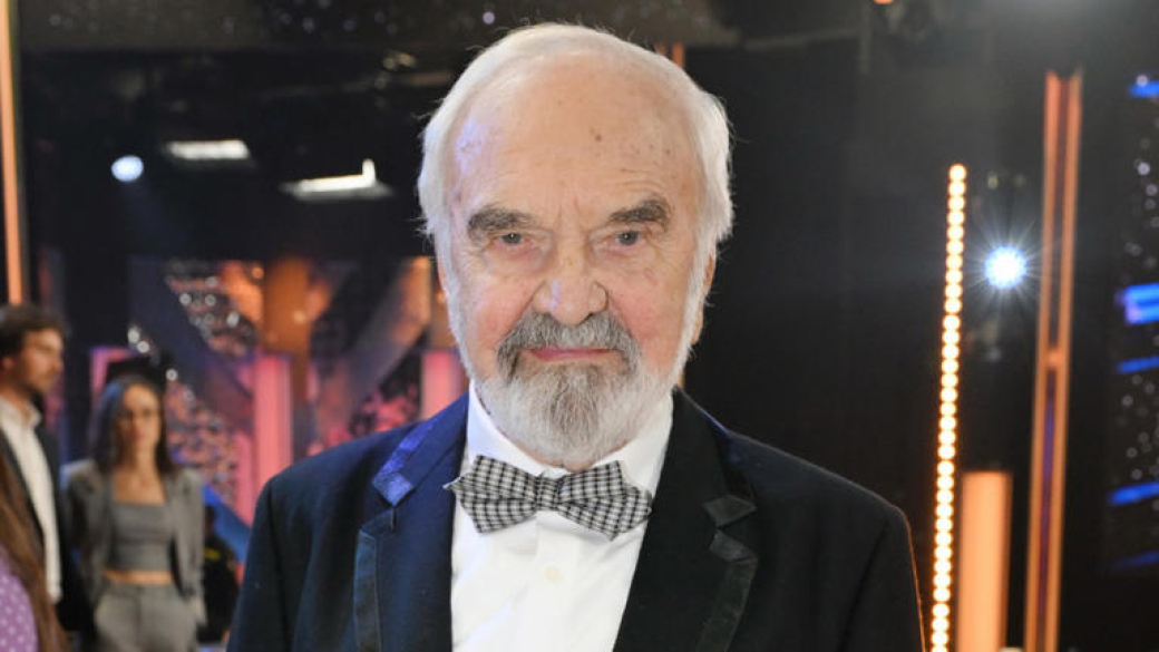 Emotivní Zdeněk Svěrák: Tahle volba může být moje poslední. Prvovoličům připomněl křehkost demokracie
