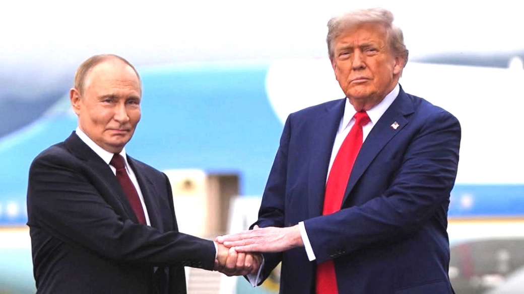 Zločinec Trump chce Ukrajince obětovat, aby nepřekáželi jeho upatlaným ruským kšeftům