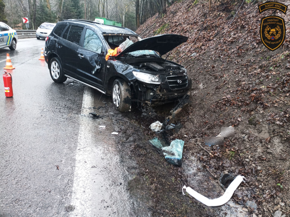 Vozidlo u Liptálu se po kotrmelci vrátilo zpět na kola