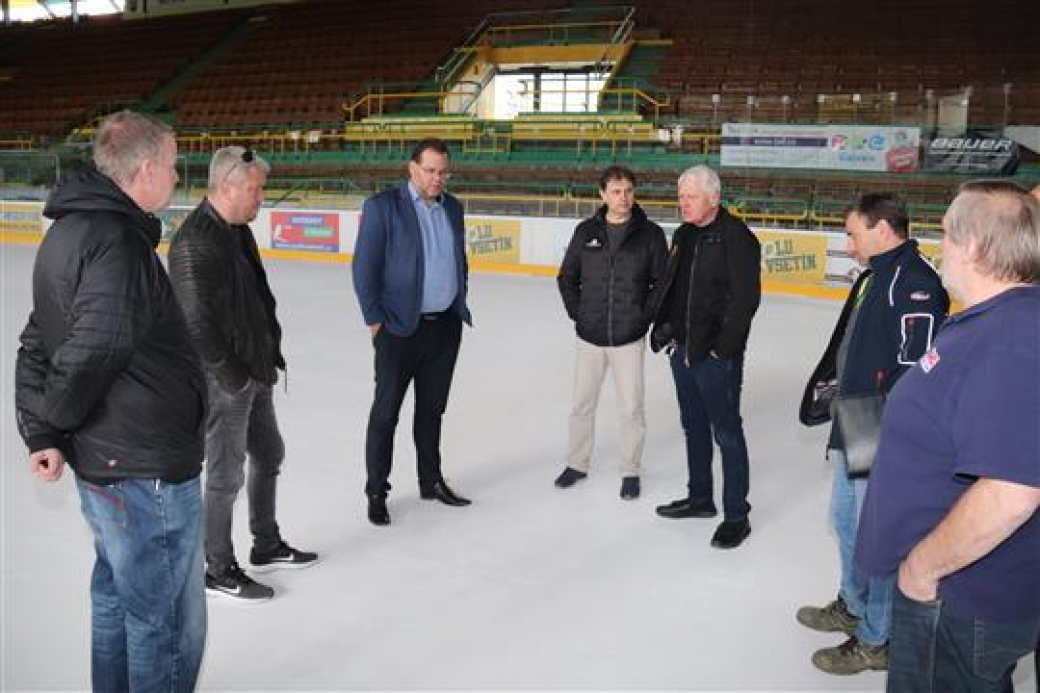 Zimní stadion Na Lapači  je bez ledu, ale nespí