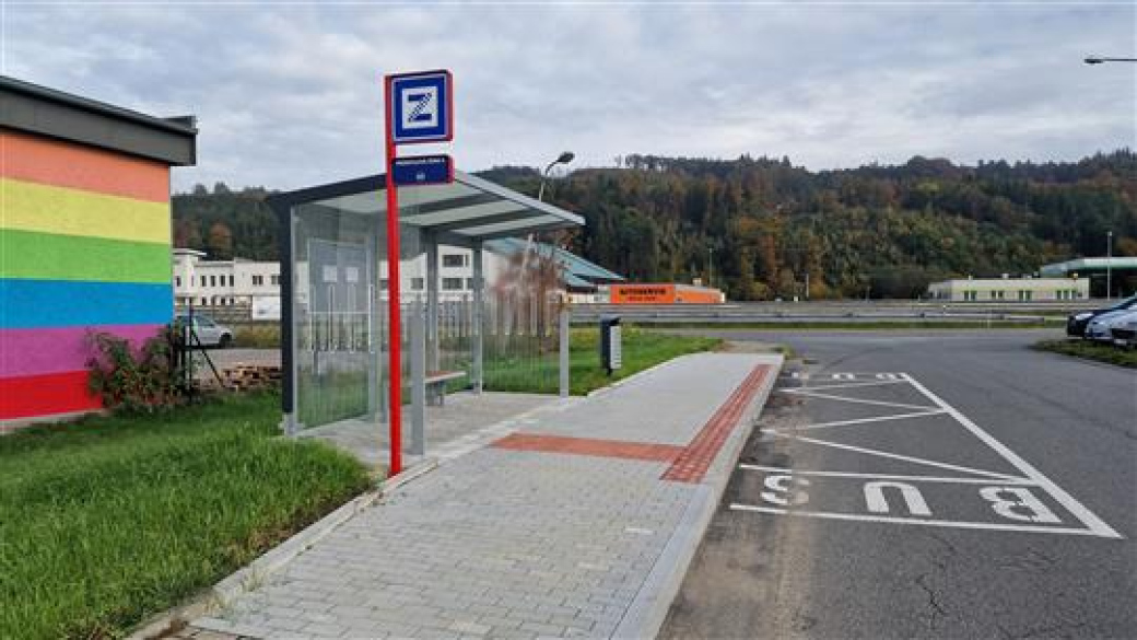 Nová autobusová zastávka na Bobrkách již v provozu