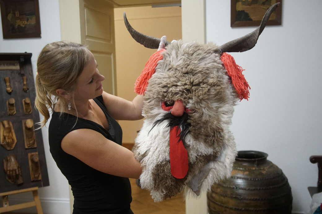 Muzeum na zámku Vsetín vystaví lidové masky z Valašska a Rumunska