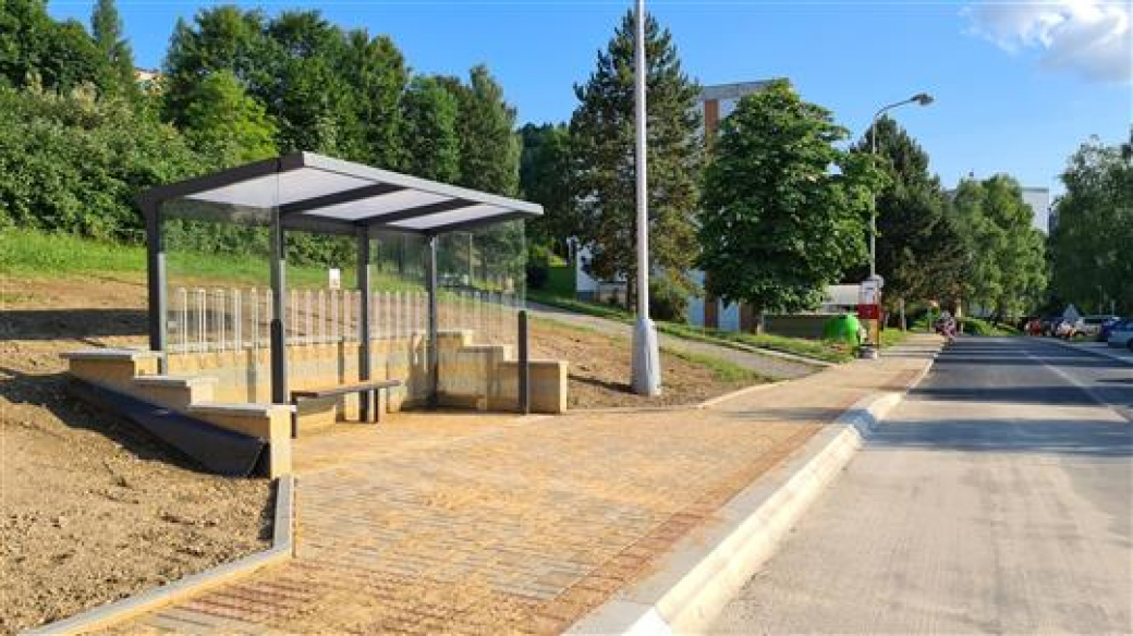 Rokytnice má opravenou komunikaci i nové parkoviště