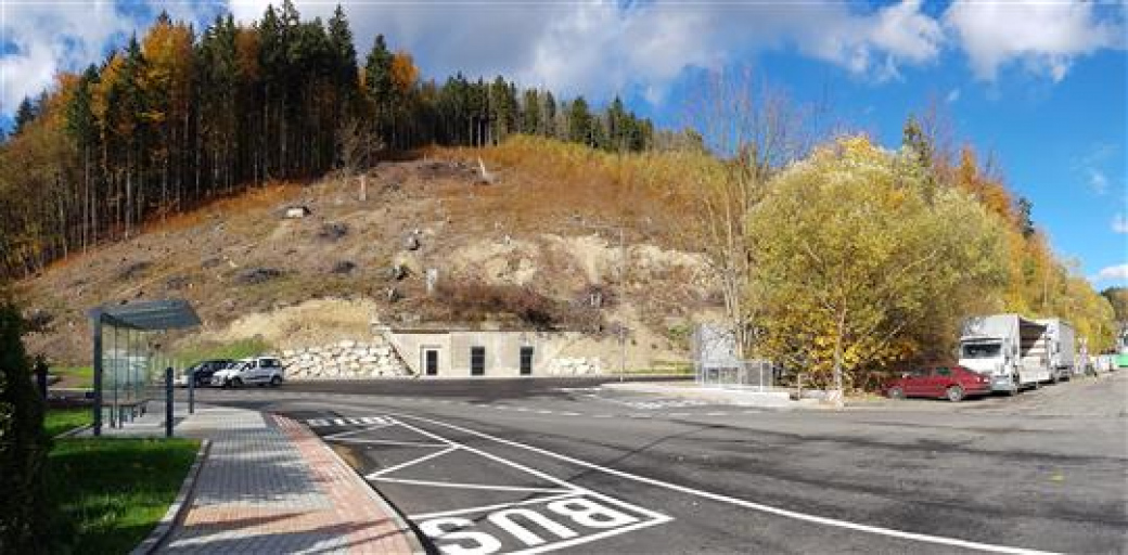 Autobusové zastávky před bývalou Zbrojovkou se přesunuly