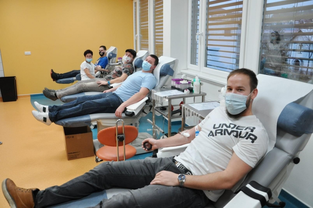 Zdravotníci ve Vsetíně přivítali třítisícího dárce krve, vzrostl počet odběrů i prvodárců