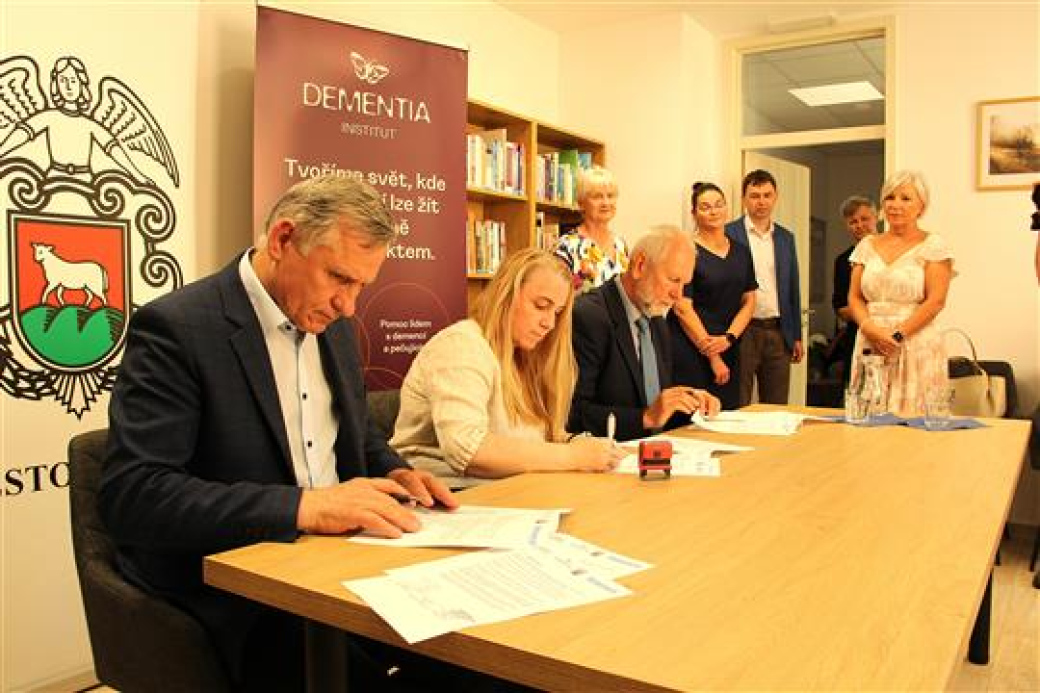 Vsetín a odborné organizace spojily síly pro lepší podporu a pomoc lidem s demencí