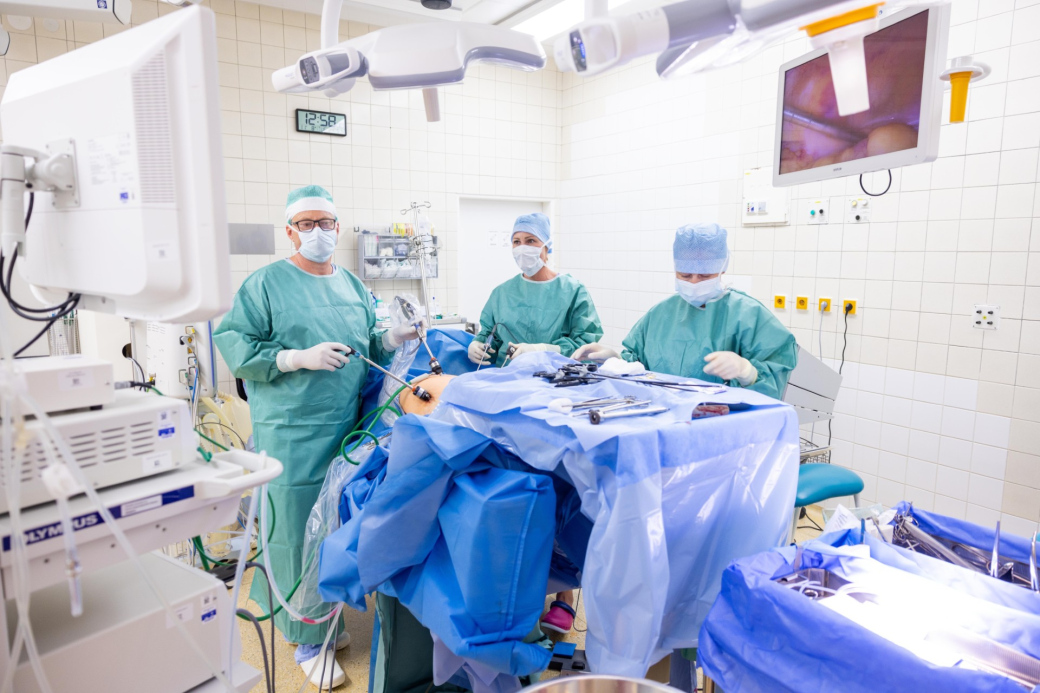 Gynekologové rozvíjejí jednodenní operativu, využívají ji i další obory