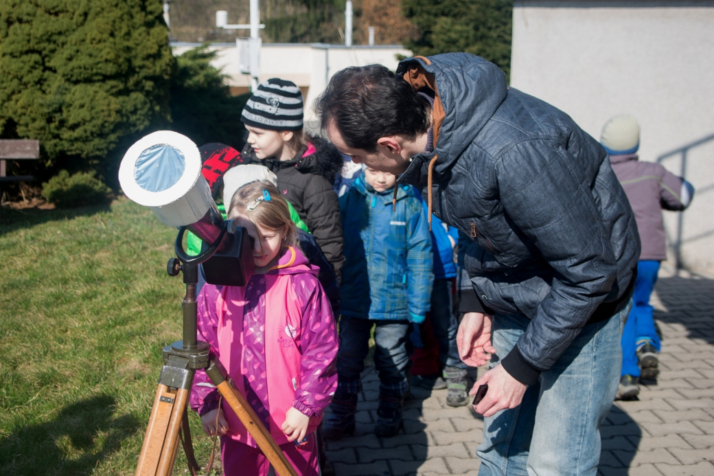 Hvězdárna Vsetín zve na zatmění Slunce. Pozorujte bezpečně a se zajímavým výkladem