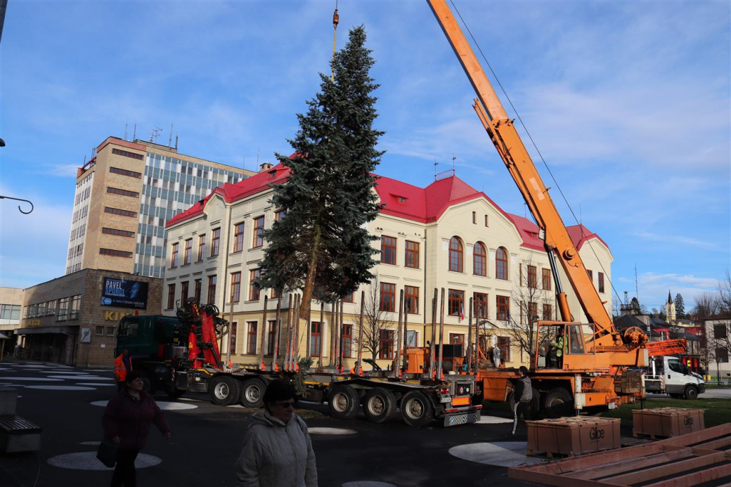 Ulice Vsetína rozzáří šest vánočních stromů