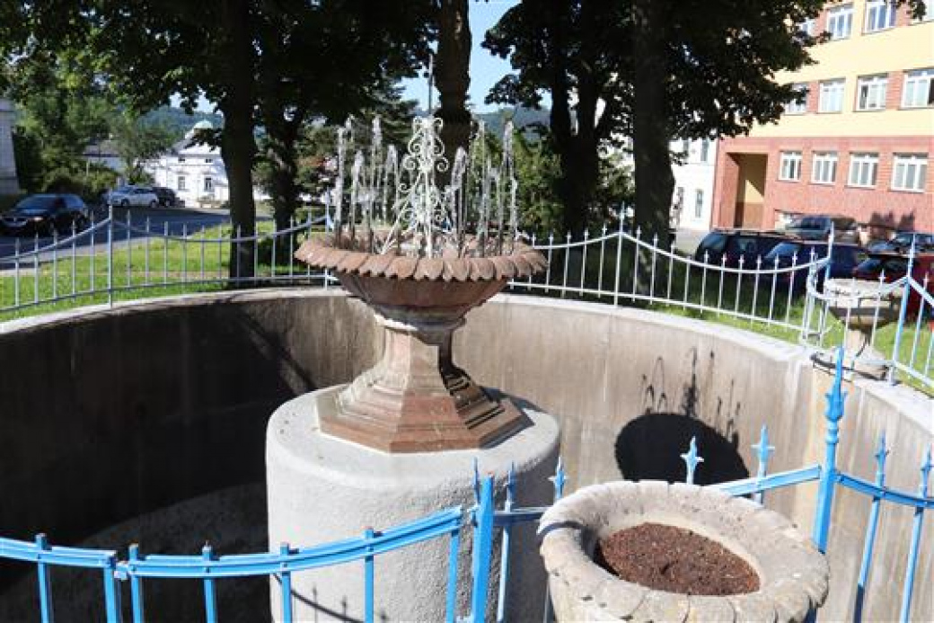 Historická kašna na Horním náměstí se po osmi letech dočkala opravy