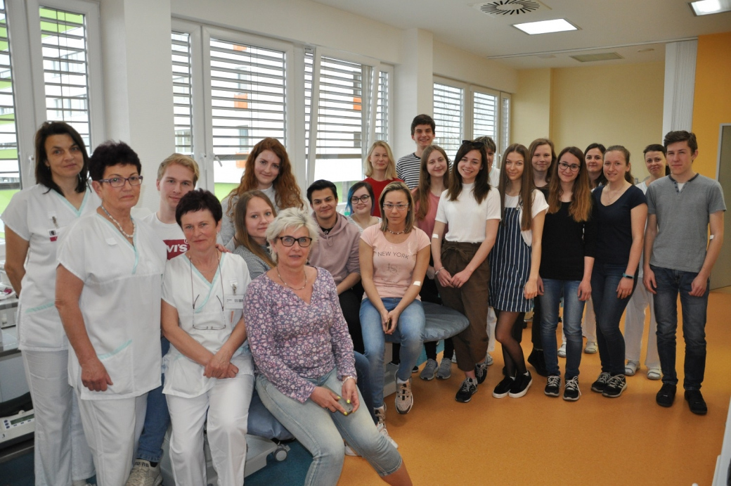 Patnáct vsetínských středoškoláků darovalo krev poprvé