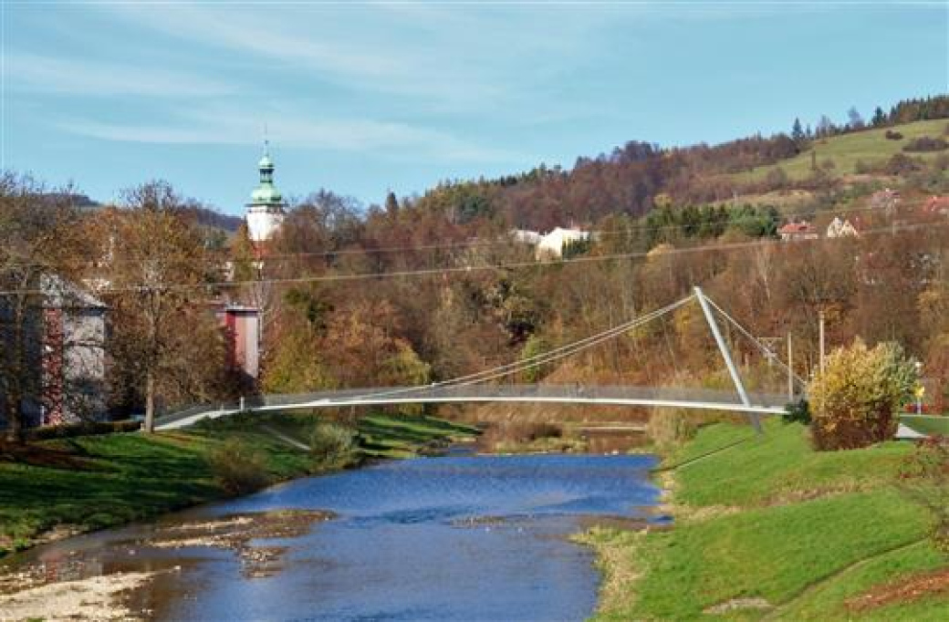 U vsetínské průmyslovky vyroste nová lávka, starou čeká v říjnu demolice