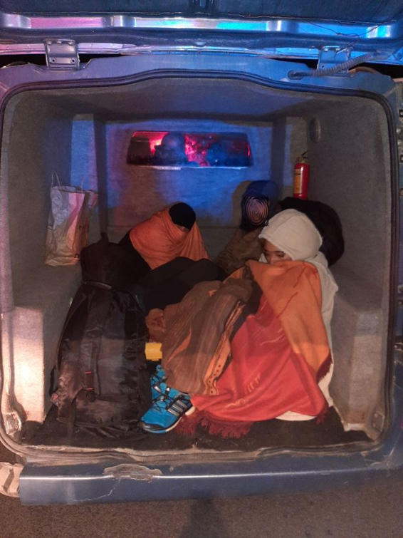 V dodávce se tísnilo 31 migrantů. Dva převaděči skončili v policejní cele 