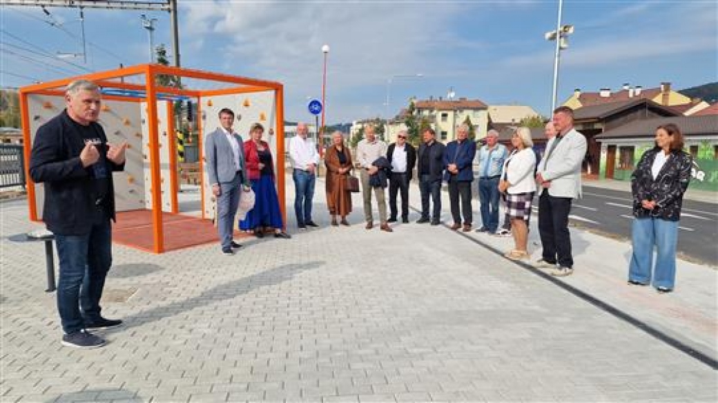 Vsetín má nultý bod cyklostezek. Symbolizuje ho dvanáctimetrový špendlík