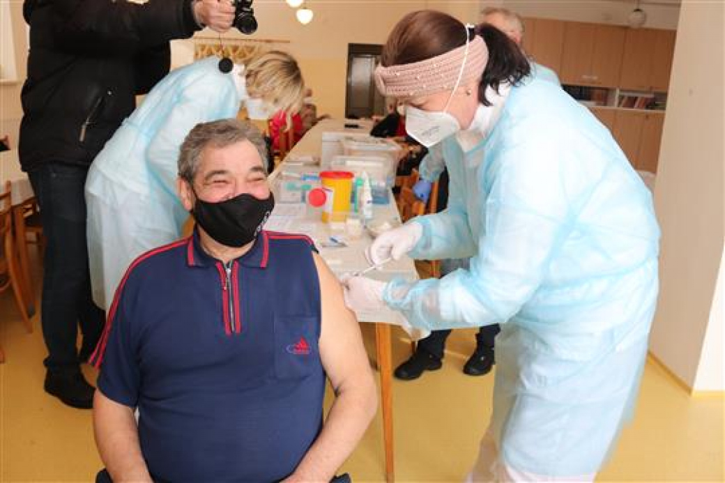 Ministerstvo zdravotnictví spustilo registrace na očkování pro učitele a osoby starší 70 let