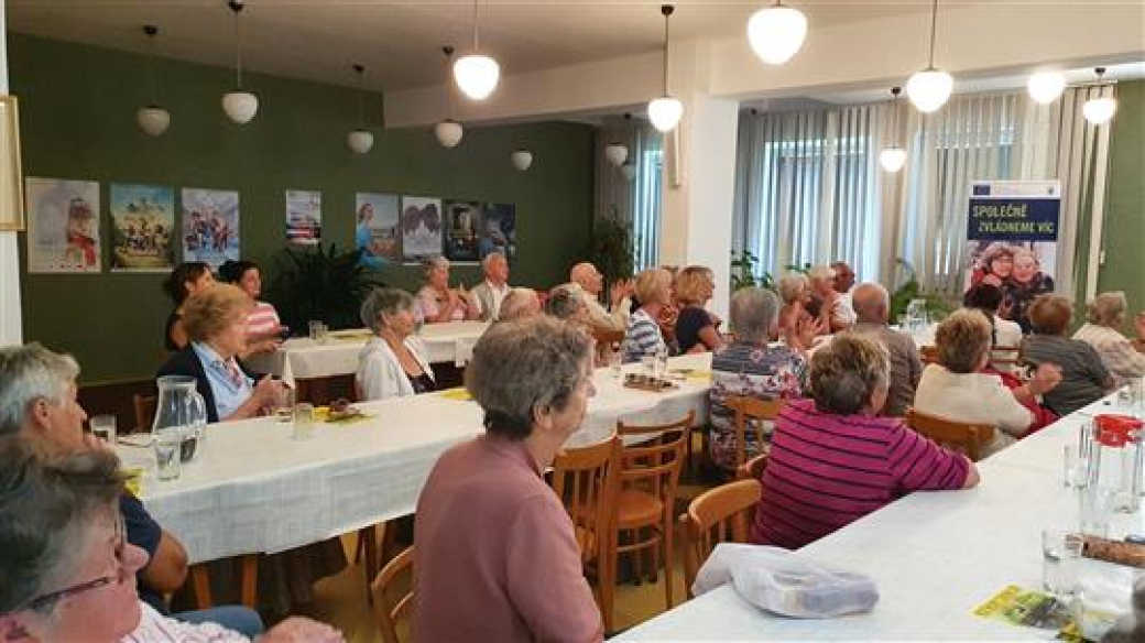 Vsetín pokračuje v očkování seniorů v „dépéeskách“