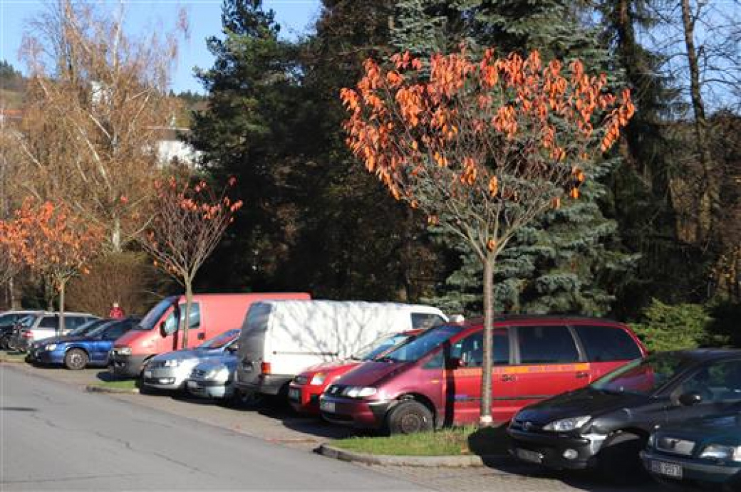 Placených i časových parkovišť na Vsetíně přibude