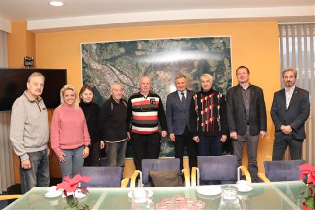 Město Vsetín hledá pracovníky na zajištění bezpečné chůze žáků základních škol po přechodech