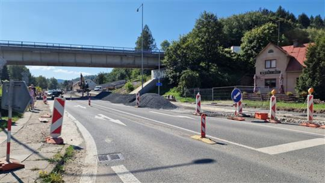 Průjezd výpadovkou na Zlín v Rokytnici od středy jen jediným pruhem