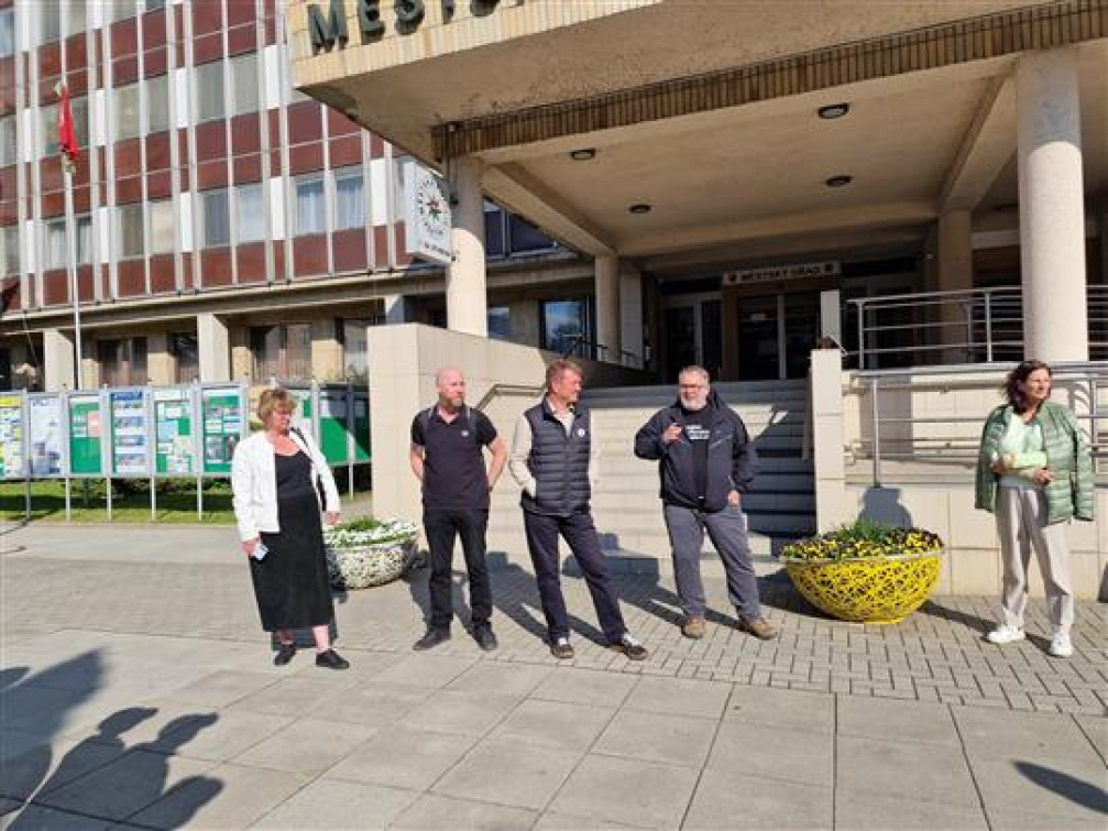 Vsetín řeší problematiku vizuálního smogu. Po anketě o výdejních boxech proběhla komentovaná procházka městem