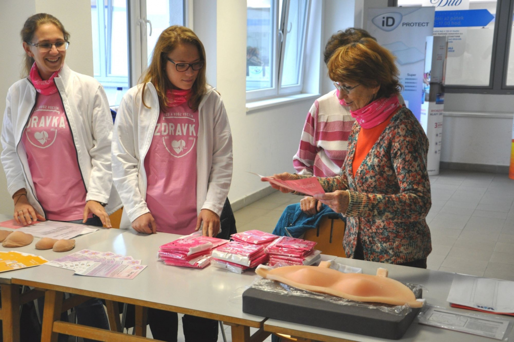 Den pro růžovou stužku se ve Vsetíně zaměřil na prevenci rakoviny prsu už popáté