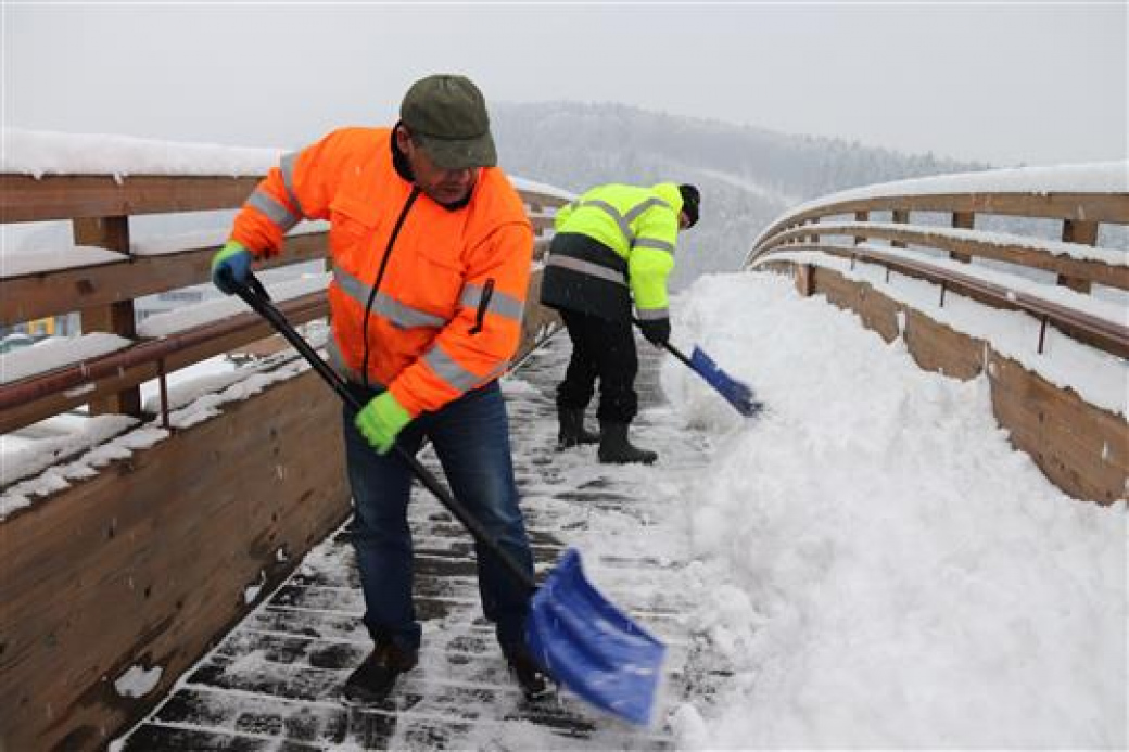 Vsetínská radnice vyslala do ulic města kvůli sněhu veškerou techniku a lidi