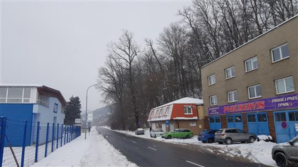 Ve svahu nad ulicí 4. května ve Vsetíně proběhne těžba lesních porostů