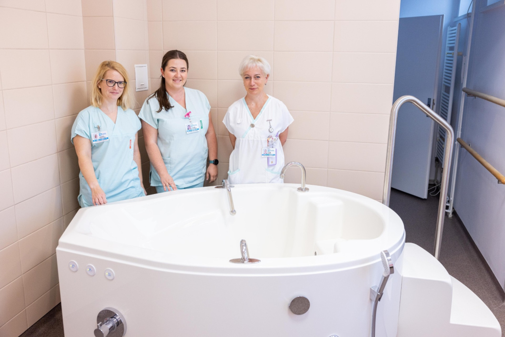 Na rodičky čeká nová porodní vana, pokoje s vlastním sociálním zařízením i další novinky