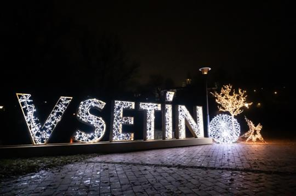 Vánoční výzdoba bude v ulicích svítit do Hromnic