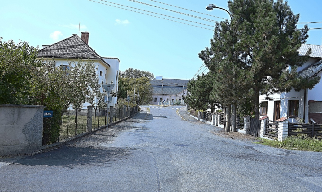 Město chce vybudovat nový chodník na ulici Záhumení