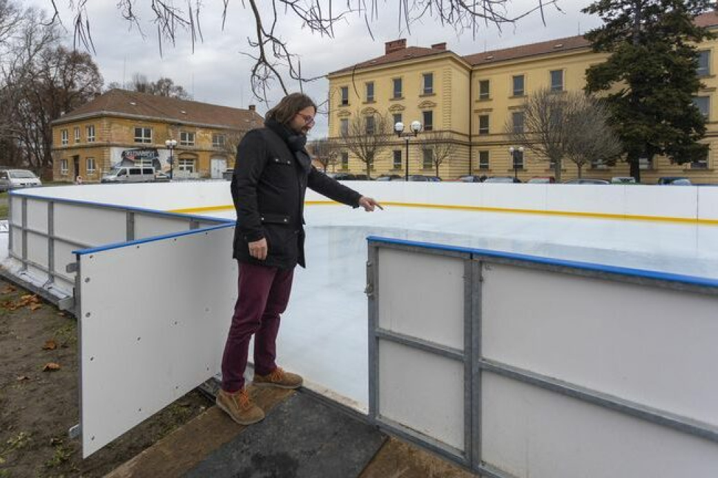 Na kroměřížském Hanáckém náměstí si už můžete zabruslit