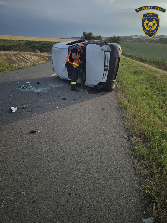 Při střetu dvou osobáků utrpěli dva lidé zranění