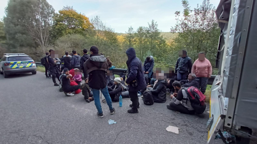 Příliv migrantů nepolevuje. Policie zadržela dalších padesát 