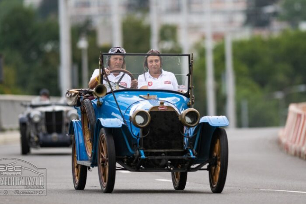 Na Barumce se představí nablýskané bugatky. Ze Zlína zamíří v pátek večer i do Kroměříže