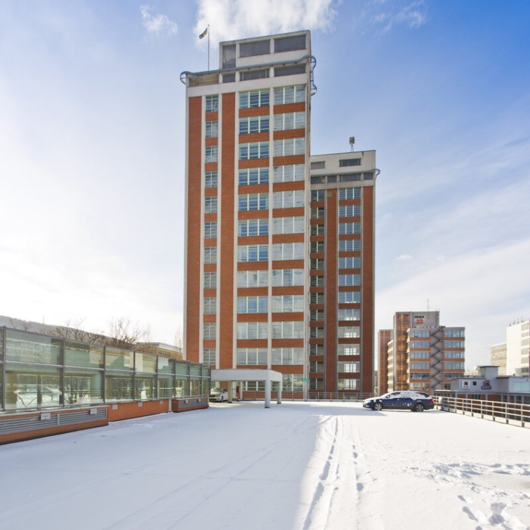 Baťův mrakodrap bude mít poprvé vlastní vánoční strom