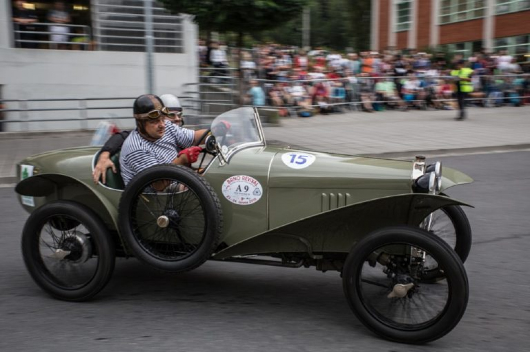 Na barumce se již podesáté objeví bugatky