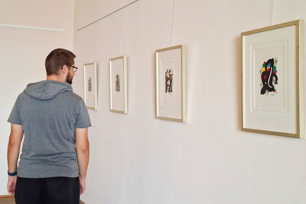 Dalí, Picasso, Miró, Vasarely. Holešovský zámek nabízí jedinečnou výstavu čtyř velikánů výtvarného umění