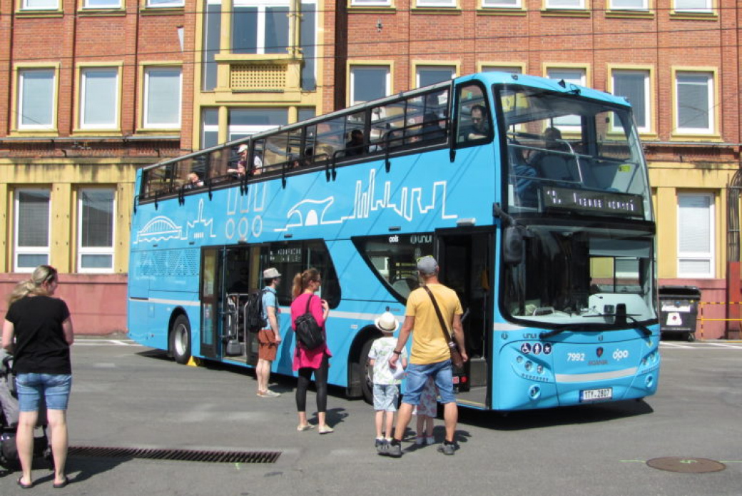 Otevřené depo zlínské MHD přilákalo tisíce lidí. Dorazil i doubledecker