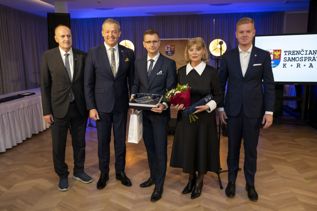 Hejtman Holiš obdržel ocenění od Trenčínského kraje