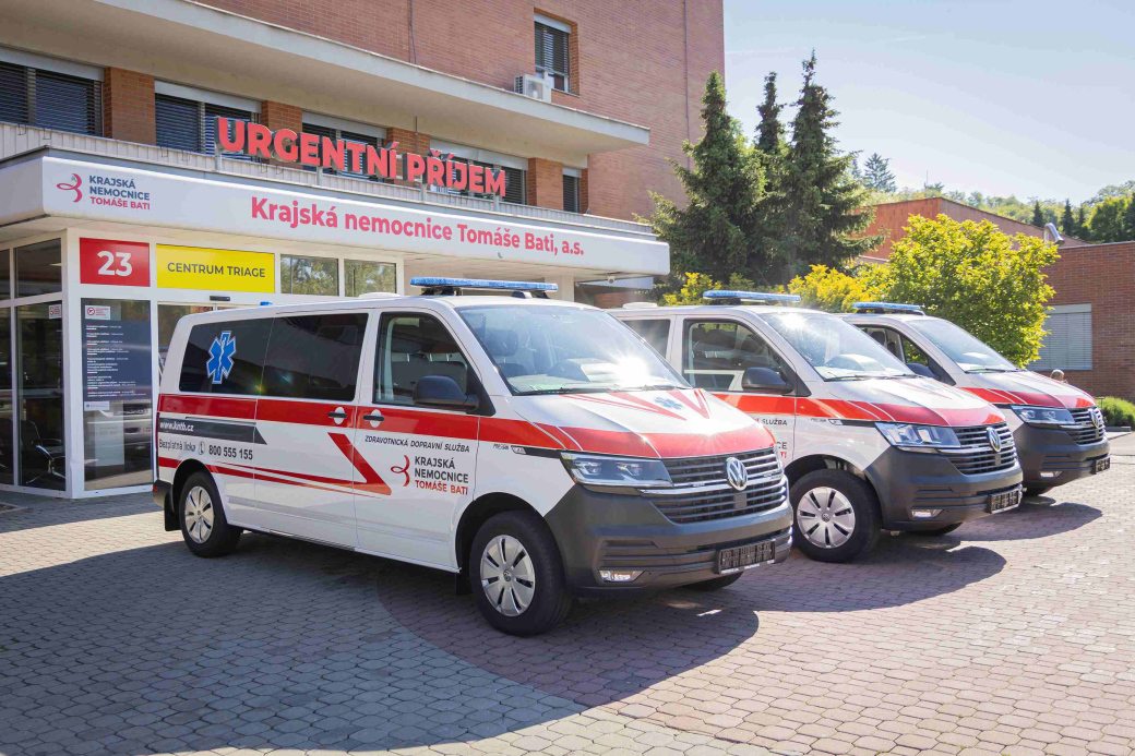 Nemocnice T. Bati koupila tři sanitky za 5 milionů