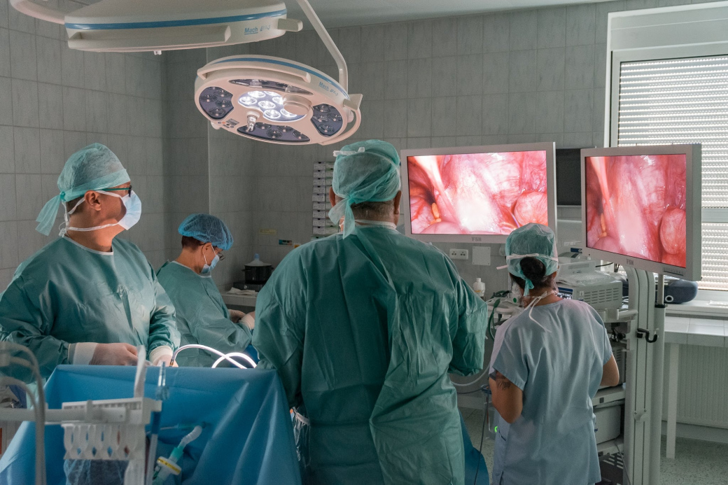 Ortopedické oddělení Uherskohradišťské nemocnice začalo s náhradami ramenního kloubu