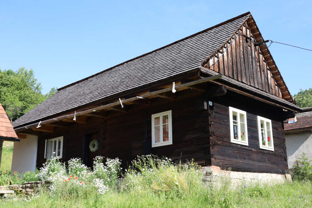 Chalupa Hajan v Lužné získala titul Lidová stavba roku 2025 Zlínského kraje